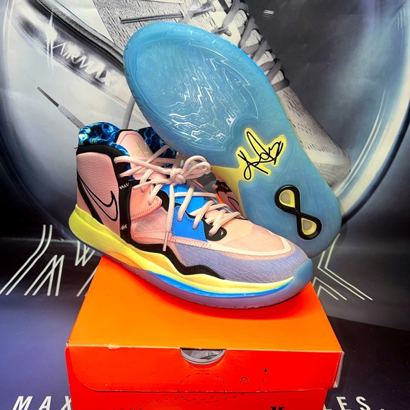 Men’s Nike Kyrie Infinity Valentine’s Day Basketball Shoes - Picture 1 of 8